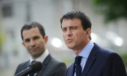 Manuel Valls (D) et Benoît Hamon lors d'une conférence de presse à Blois le 23 juin 2017