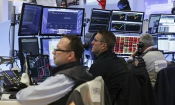 Des opérateurs à la Bourse de New York, le 30 octobre 2025