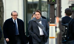 Bernard Tapie (C) et son avocat Hervé Temime le 12 mars 2015 à Paris