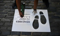 Marquage au sol pour faciliter la distanciation sociale sur le marché de Camden à Londres le 1er juin 2020