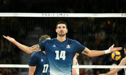 Le central de l'équipe de France de volley Nicolas Le Goff, le 7 août 2024 contre l'Italie en demi-finale des JO de Paris, à l'Arena Paris-Sud