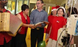 Samedi 25 Décembre 2010

Noël à l'hôpital Félix Guyon

(Photo Marie Trouvé)