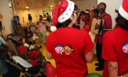 Samedi 25 Décembre 2010

Noël à l'hôpital Félix Guyon

(Photo Marie Trouvé)