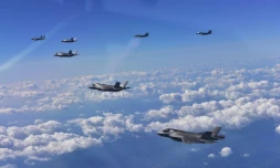 Photo fournie le 31 août 2017 par le ministère de la Défense sud-coréen montrant des bombardiers et chasseurs furtifs américains et sud-coréens lors d'un exercice militaire conjoint au-dessus de la Corée du Sud