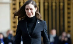 La Première ministre finlandaise Sanna Marin vient participer à un sommet européen à Versailles, près de Paris, consacré à l'invasion de l'Ukraine par la Russie, le 11 mars 2022
