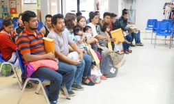 Des migrants attendent dans un centre d'aide, le 14 juin 2018 à McAllen, au Texas