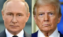 Un combo photo montrant le président russe Vladimir Poutine (à gauche) aux côtés du président américain Donald Trump (à droite)