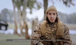 Capture d'écran d'une vidéo diffusée par le centre de médias du groupe Etat islamique le 24 janvier 2016, montrant Omar Mostefai, l'une des personnes impliquées dans les attentats du 13 novembre à Paris