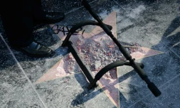 L'étoile de Donald Trump vandalisée, sur la fameuse "Walk of Fame", à Hollywood, photographiée le 25 juillet 2018  