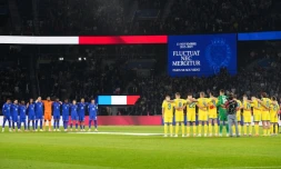 Minute de silence en hommage aux victimes des attentats du 13 novembre 2015, avant France-Ukraine, le 13 novembre 2025 aU Parc des Princes