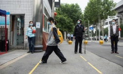 Reprise des cours pour les lycéens, le 6 mai 2020 à Wuhan, en Chine