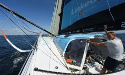 Le navigateur français Thomas Ruyant, à bord de son monocoque "LinkedOut" lors du "Trophée Azimut", le 9 septembre 2020 au large des cÎtes de Lorient