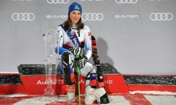 La Slovaque Petra Vlhova sur la plus haute marche du podium après sa victoire en slalom à Flachau en Autriche le 14 janvier 2020.