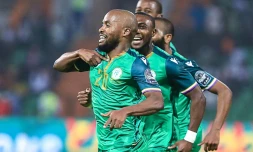 La joie de l'attaquant des Comores, Ahmed Mogni, après avoir marqué le 2e but contre le Ghana, lors de leur match du groupe C de la Coupe d'Afrique des nations, le 18 janvier 2022 à Garoua (Cameroun)