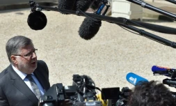 Le ministre des Transports Alain Vidalies face aux journalistes dans la cour de l'Elysée le 25 mai 2016 à Paris