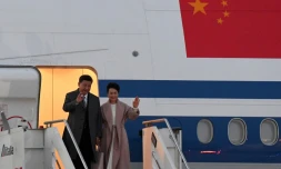 Le président chinois Xi Jinping et son épouse Peng Liyuan arrivent à l'aéroport de Rome-Fiumicino, le 21 mars 2019