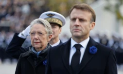 La PremiÚre ministre Elisabeth Borne à coté du président Emmanuel Macron, à l'Arc de Triomphe à Paris, le 11 novembre 2023