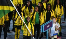 Shelly-Ann Fraser-Pryce, porte drapeau de la délégation jamaïcaine lors de la cérémonie d'ouverture des JO de Rio, le 5 août 2016