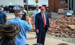 L'ancien président républicain et candidat à la présidentielle de novembre Donald Trump à Valdosta, ville dévastée par l'ouragan Hélène, dans l'Etat américain de Géorgie, le 30 septembre 2024