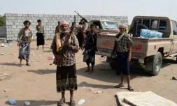 Des membres des forces progouvernementales au Yémen posent pour une photo prÚs de Hodeida (ouest), le 6 novembre 2018