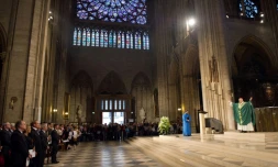 Le cardinal André Vingt-Trois célÚbre une messe en mémoire des victimes du 11-Septembre, le 11 septembre 2011 à Notre-Dame de Paris