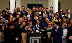 Le président chypriote Nicos Anastasiades s'adresse à la presse aprÚs avoir voté dans la ville balnéaire de Limassol (sud) pour le premier tour de l'élection présidentielle, le 4 février 2018