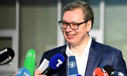 Le président serbe Aleksandar Vucic à la sortie d'un bureau de vote à Belgrade, le 3 avril 2022