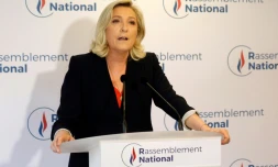 La présidente du RN Marine Le Pen s'adresse à la pesse le 27 juin 2021 après les résultats des élections régionales, à Nanterre
