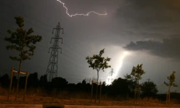 La foudre tombe sur une ligne électrique, le 27 juillet 2006 à Toulouse