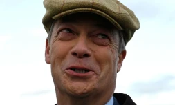 Le chef du Parti du Brexit Nigel Farage visite un monument aux morts Ă Hartlepool, le 11 novembre 2019