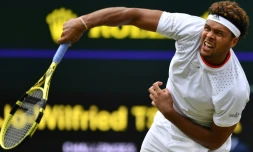 Il s'agit de la première victoire du Français Jo-Wilfried Tsonga contre un membre du Top 10 mondial depuis 2 ans, ici en photo lors du tournoi de Wimbledon à Londres le 6 juillet 2019
