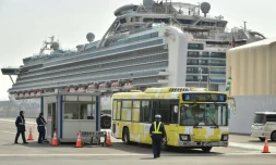 Le navire de croisière Diamond Princess en quarantaine dans le port de Yokohama, le 20 février 2020 au Japon