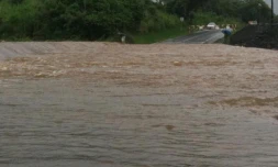 Dimanche 30 janvier 2011 - 

Le radier de Sainte-Suzanne est submergé (Photo Mounice Najafaly)