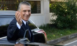 Le candidat à la présidentielle Nabil Karoui devant son domicile de Carthage, près de Tunis, le 10 octobre 2019 au lendemain de sa sortie de prison