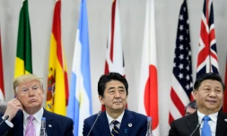 Le président américain, Donald Trump, le Premier ministre japonais, Shinzo Abe, et le président chinois, Xi Jinping, au sommet du G20 à Osaka le 28 juin 2019