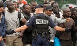 Des migrants lors du démantÚlement le 13 septembre 2016 de la "jungle" le campement surpeuplé à Calais