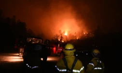 Des pompiers luttent contre les incendies le 15 septembre 2015 près de Middletown en Californie