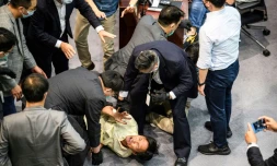 Heurts au Conseil législatif, le 18 mai 2020 à Hong Kong