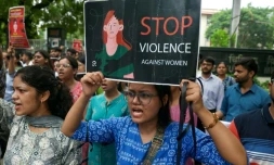 Des étudiants en médecine manifestent  le 15 août 2024 à Calcutta en Inde contre le viol et le meurtre d'une soignante