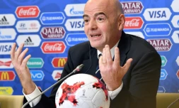 Le président de la Fifa Gianni Infantino en conférence de presse, le 1er juillet 2017 à Saint-Pétersbourg