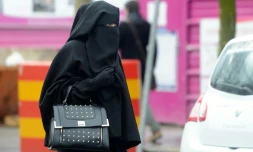 Un restaurateur filmé en train de demander à deux clientes voilées de sortir de son établissement est jugé à Bobigny pour discrimination