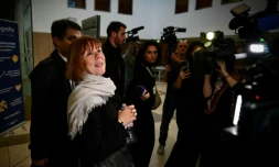 Gisèle Pelicot quitte le palais de justice d'Avignon, dans le sud de la France, après une audience le 26 novembre 2024