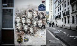 Une fresque représentant les victimes de l'attentat contre Charlie Hebdo photographiée le 7 janvier 2019 sur un mur des anciens locaux du journal à Paris