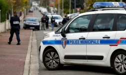 Des policiers dans une rue de Tremblay-en-France, en Seine-Saint-Denis, où un millier de plants de cannabis ont été retrouvés dans une maison, le 9 novembre 2014