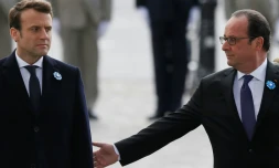 Le président élu Emmanuel Macron et le président sortant François Hollande à Paris, le 8 mai 2017