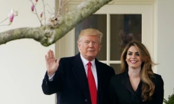 Le président américain Donald Trump (g) et sa proche conseillère Hope Hicks à Washington, le 29 mars 2018