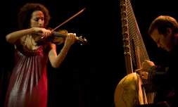 Kahina Zaïmen et Sami Pageaux-Waro du duo &quot;la 25ème corde&quot; (Photo Arlem)