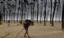 Evacuation face au cyclone Mora à Cox's Bazar, au Bangladesh, le 30 mai 2017