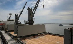 Un navire céréalier rempli de maïs ukrainien, le 3 mai 2022 au port de Constanta (Roumanie)