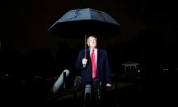 Le président américain Donald Trump répond aux questions des journalistes depuis les jardins de la Maison Blanche le 10 décembre 2019